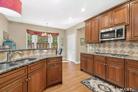 Kitchen - 17 Watkins Dr #17, Sandy Hook, CT 06482 photo 3 of 4