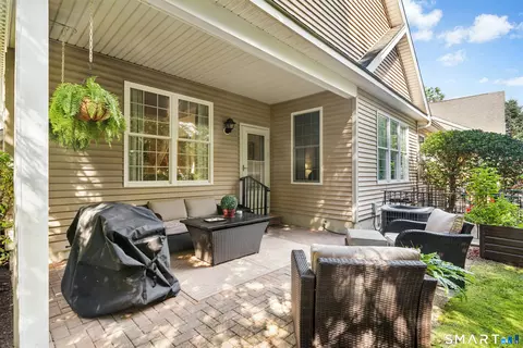 Exterior - 17 Watkins Dr #17, Sandy Hook, CT 06482 photo 3 of 4