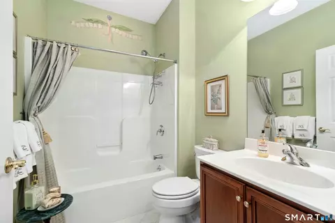 Bath - 17 Watkins Dr #17, Sandy Hook, CT 06482 photo 2 of 3