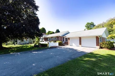 153 Sharp Hill Rd, Uncasville, CT 06382