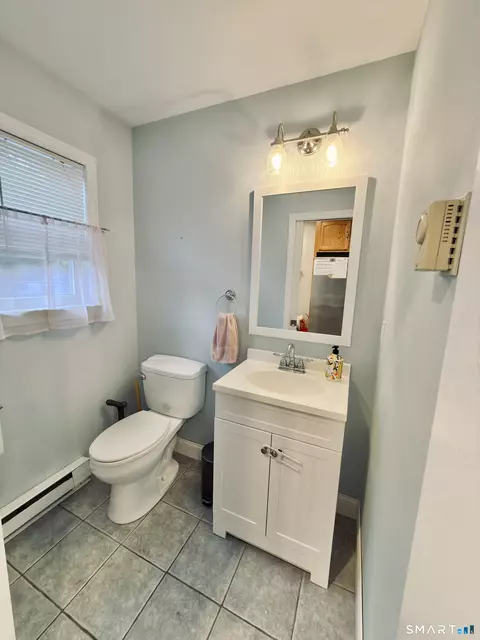 Bath - 70 Broad Pl, Bristol, CT 06010 photo 1 of 2