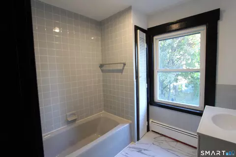 Bath - 53 Park Rd, Hamden, CT 06517 photo 1 of 2