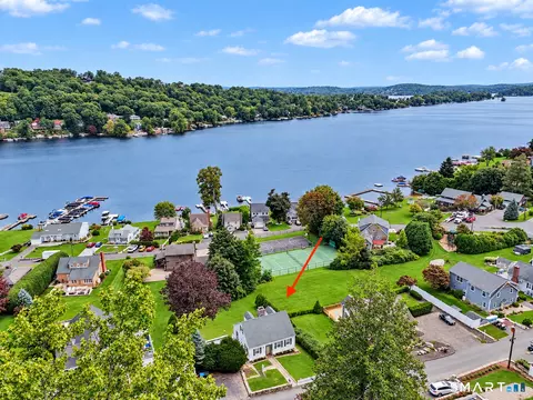 9 Candlewood Knolls Rd, New Fairfield, CT 06812