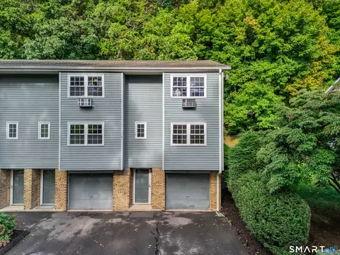 250 Summer St #22I, Plantsville, CT 06479