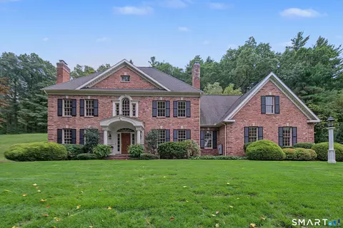 14 Pembroke Dr, Avon, CT 06001