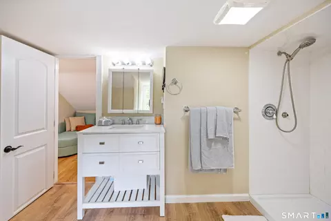 Bath - 20 Hydelor Ave, Prospect, CT 06712 photo 2 of 3