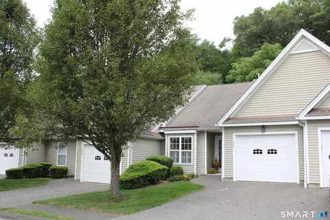 Exterior - 177 Julia Ct #177, Sandy Hook, CT 06482 photo 2 of 5
