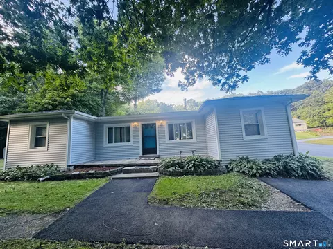 Exterior - 11 Ash St, Putnam, CT 06260 photo 2 of 8