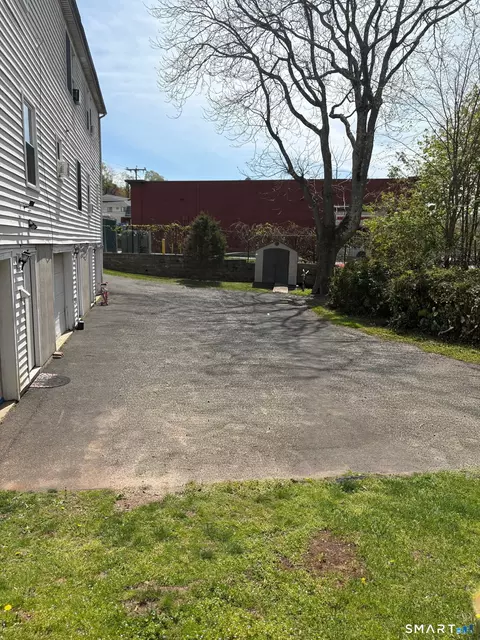 Exterior - 227 E Main St, Middletown, CT 06457 photo 2 of 3