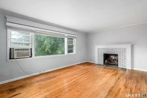 Living - 40 Kellogg St, Brookfield, CT 06804 photo 1 of 2
