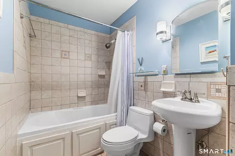 Bath - 779 Deer Run Ln, Orange, CT 06477 photo 4 of 6