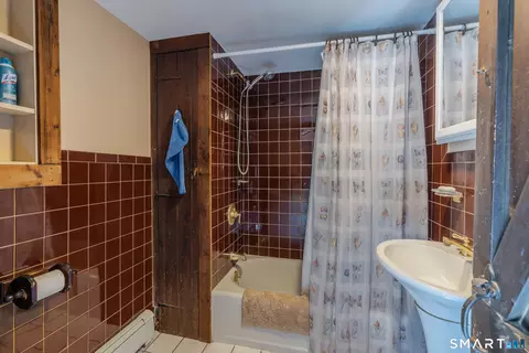 Bath - 83 Pepper St, Monroe, CT 06468 photo 1 of 2