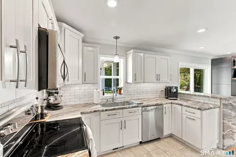 Kitchen - 101 Deercrest Dr, Torrington, CT 06790 photo 4 of 4