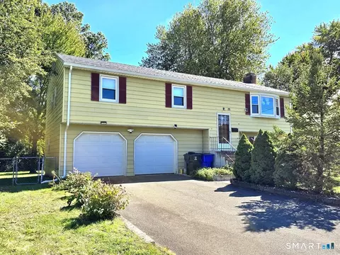 4 Echo Ln, West Hartford, CT 06107