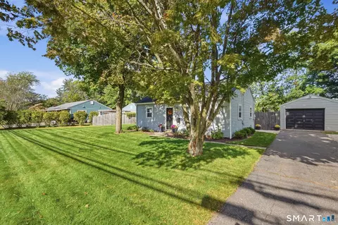 Exterior - 190 Old County Rd, Windsor Locks, CT 06096 photo 2 of 11