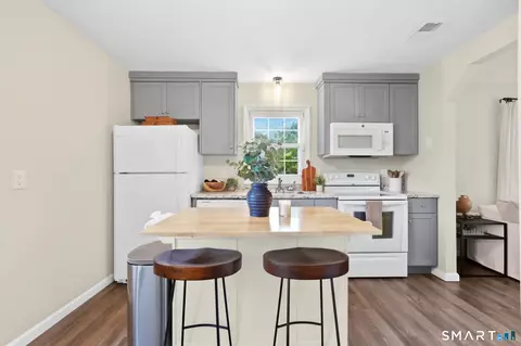 Kitchen - 190 Old County Rd, Windsor Locks, CT 06096 photo 4 of 7