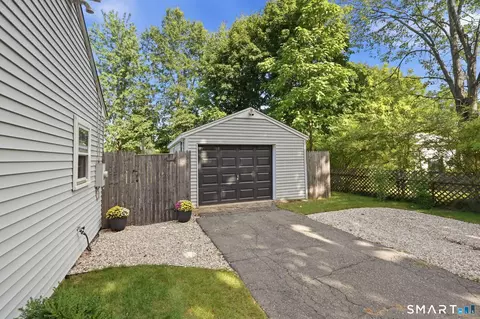 Exterior - 190 Old County Rd, Windsor Locks, CT 06096 photo 3 of 11