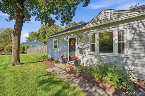 Exterior - 190 Old County Rd, Windsor Locks, CT 06096 photo 10 of 11