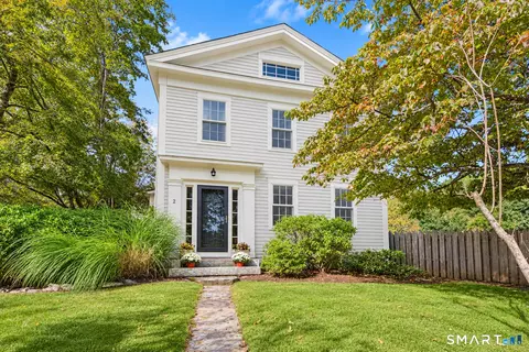 2 Pomperaug Rd, Woodbury, CT 06798