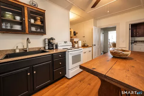 Kitchen - 188 Main St, Durham, CT 06422 photo 4 of 4