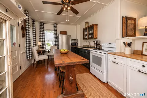 Kitchen - 188 Main St, Durham, CT 06422 photo 3 of 4