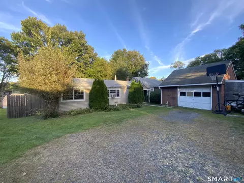 32 Depalma Ln, Danbury, CT 06811