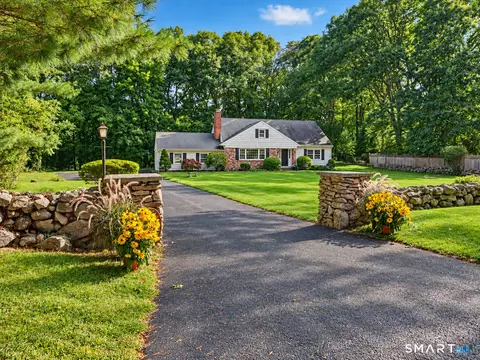 17 Driftwood Ln, Norwalk, CT 06851