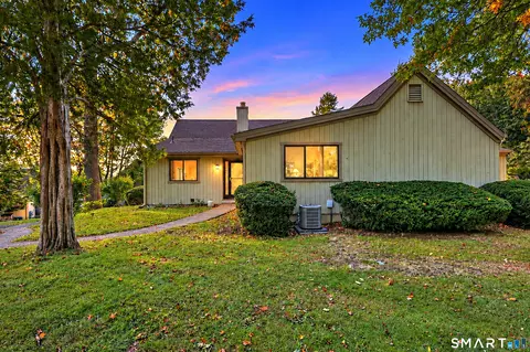 55 Black Hawk Ln #B, Stratford, CT 06614
