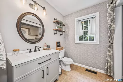 Bath - 53 Howard Ln, Thomaston, CT 06787 photo 1 of 3