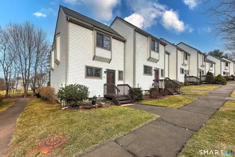 157 Suffolk Ct #157, Meriden, CT 06450