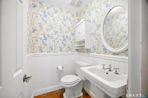 Bath - 4 Oxford Dr #4, Suffield, CT 06078 photo 1 of 3
