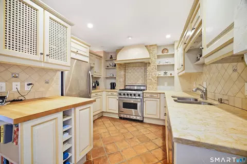 Kitchen - 4 Oxford Dr #4, Suffield, CT 06078 photo 3 of 3