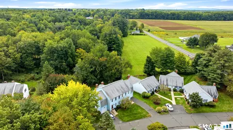 View/Area - 4 Oxford Dr #4, Suffield, CT 06078 photo 3 of 5