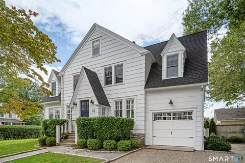 126 Oldfield Rd, Fairfield, CT 06824