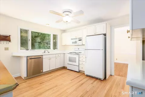 Kitchen - 70 Benedict Ave, Fairfield, CT 06825 photo 1 of 4