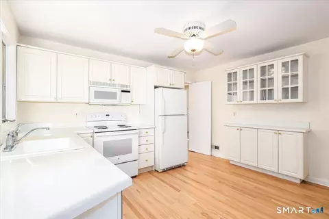 Kitchen - 70 Benedict Ave, Fairfield, CT 06825 photo 2 of 4