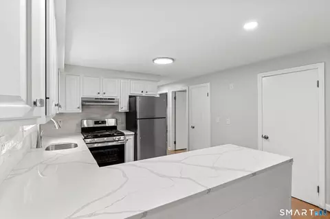 Kitchen - 173 Timber Trl, Wethersfield, CT 06109 photo 5 of 6