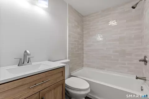 Bath - 173 Timber Trl, Wethersfield, CT 06109 photo 1 of 1