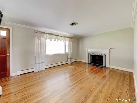 Living - 17 Warner Rd, Berlin, CT 06037 photo 2 of 4
