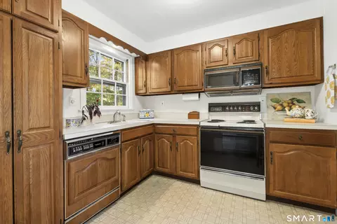 Kitchen - 22 Ramapoo Hill Rd, Ridgefield, CT 06877 photo 2 of 3