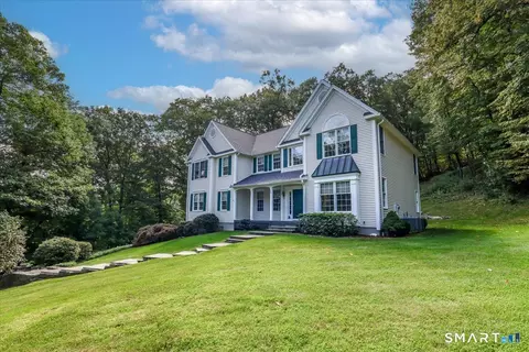 57 Meadowood Dr, New Milford, CT 06776