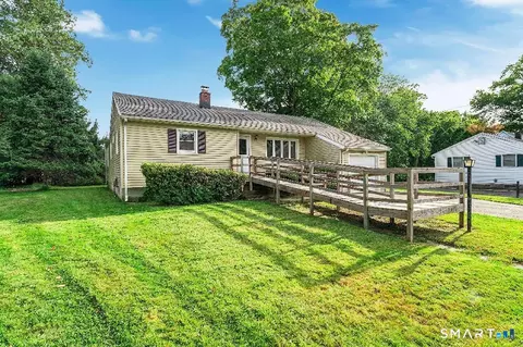 17 Greenbriar Cir, Fairfield, CT 06824