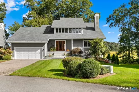 13 Linden Shrs #13, Branford, CT 06405
