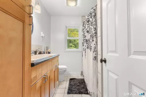 Bath - 85 Brooksvale Ave, Hamden, CT 06518 photo 1 of 3