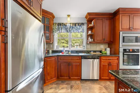 Kitchen - 85 Brooksvale Ave, Hamden, CT 06518 photo 4 of 7