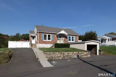 27 Kodak St, Waterbury, CT 06704