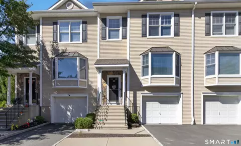 15 Scuppo Rd #302, Danbury, CT 06811
