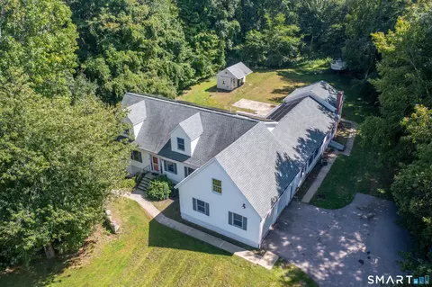 11 Lochdale Dr, Oakdale, CT 06370