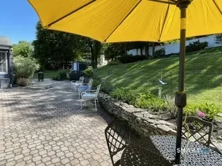Exterior - 100 Rolling Ridge Rd, Hamden, CT 06518 photo 3 of 3