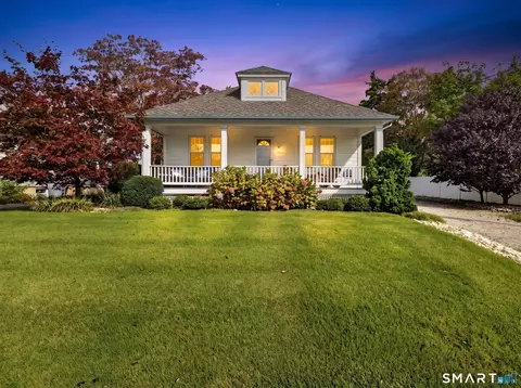 72 Smith St, Niantic, CT 06357